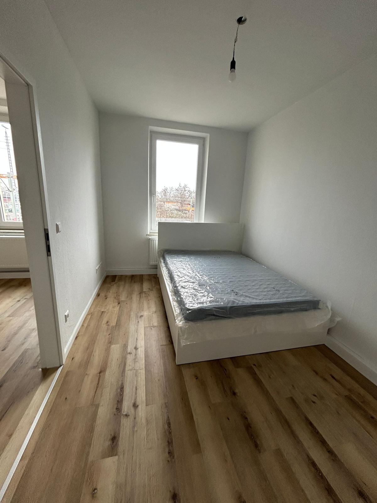 Nebenzimmer mit Bett