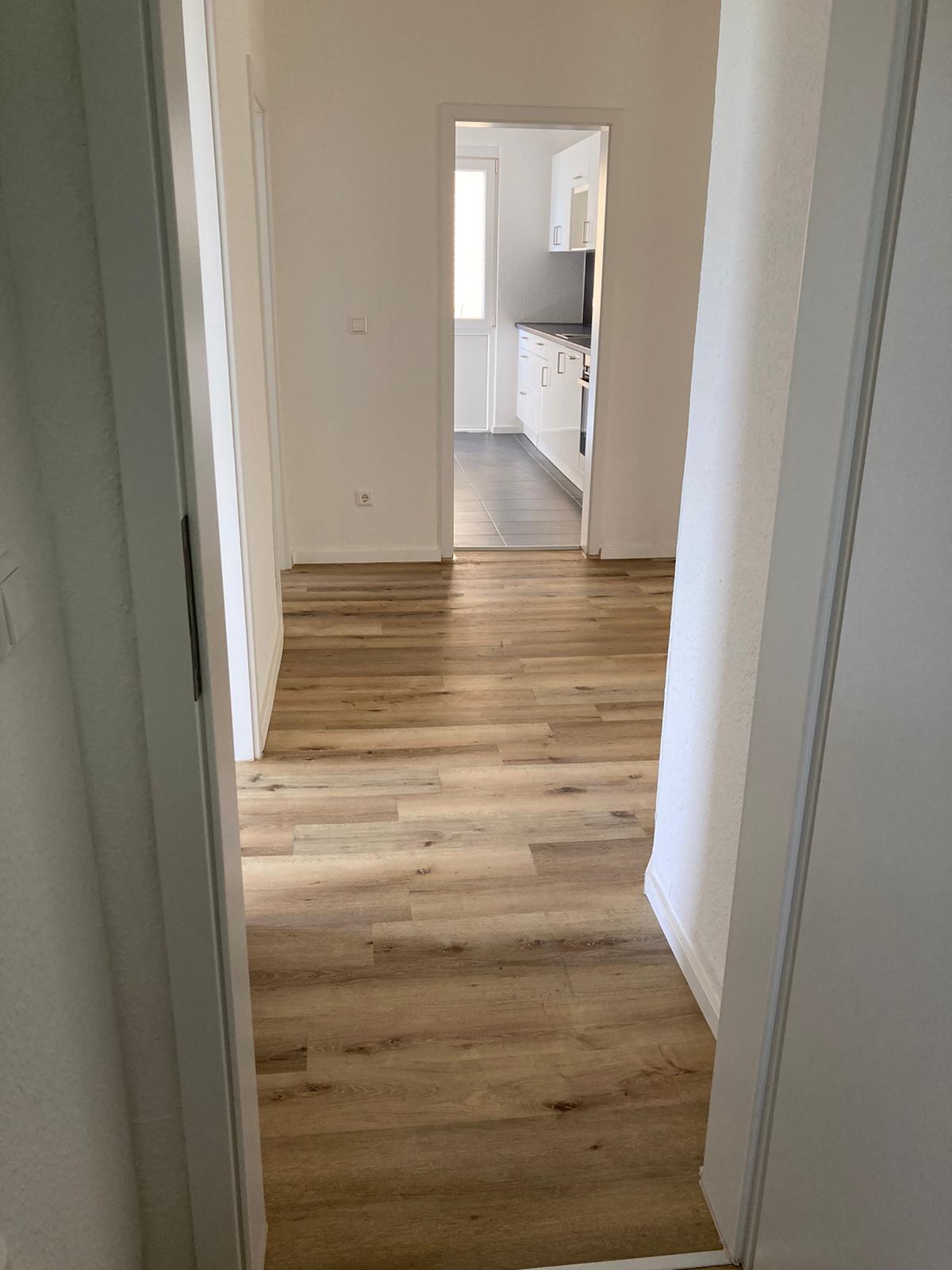 Diele mit Blick in die Küche