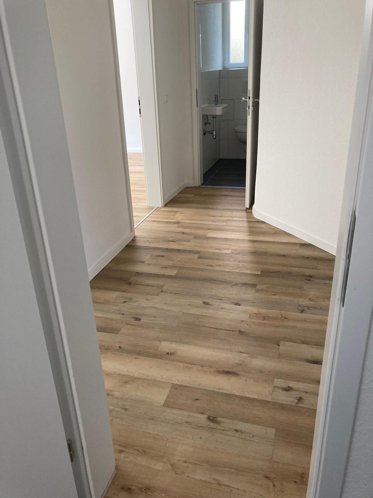 Diele mit Blick ins Gäste-WC