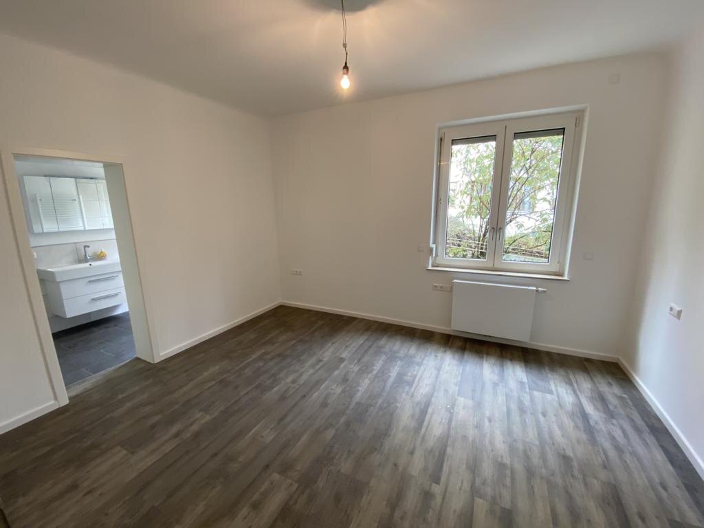 Schlafzimmer mit Zugang zum Bad