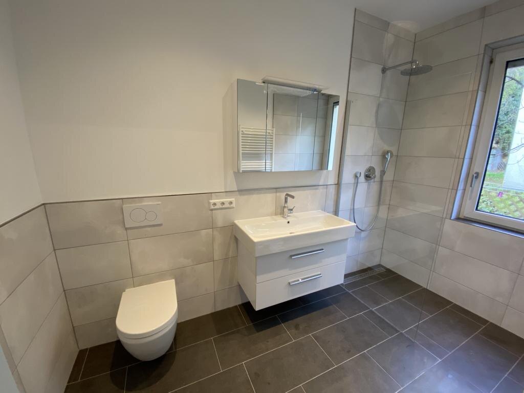 Duschbad mit Walk-in-Dusche